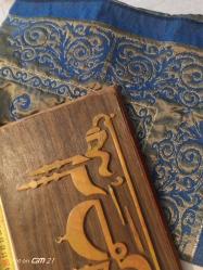 1 adet seccade ve 1 adet hat yazılı el işçilikli asılabilir ahşap levha