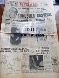 Halka ve Olaylara Tercüman Gazetesi - Turkish Newspaper - 11 Aralık 1963 - Cemal Gürsel hükümet kurma görevini Adalet Partisine verdi - Ragıp Gümüşpala Başvekil - Çat'a giden Erzurum jandarma kumandalı Albay Arif Türker kayboldu - Toto'da 13'ü Hırsız Mehmet Karaharman bildi Fotoğrafı - Gönül Yazar avukat beklerken Sülün Osman geldi fotoğraf - Belediye Başkanı Haşim İşcan mazbatayı elime alana kadar çok terledim dedi Fotoğrafı - Bursalı şoförler Christina Keeler'e aşk mektubu yazdı - kanserin sebebi sigara içki çok yemek güneş ruj ve biber - Yörük Ali Efe yazan Murat Sertoğlu Yazı Dizisi - ağır işitenlere müjde güden işitme enstitüsü açıldı - Sevim Çağlayan Sevim Tanürek Felek tablosunda Kazablanka gazinosunda - Avrupa kupa galipleri Kupası - Galatasaray Zürich'e karşı son kozunu kullanacak - Fenerbahçe Linfield'i eleyebilir - Selim Soydan Fotoğrafı - son namağlubu yenen takım İzmirspor - Galatasaray bütün selahiyetleri antrenör Coşkun Özarı'ya verdi - Tevfik Ünsi'nin görüşü