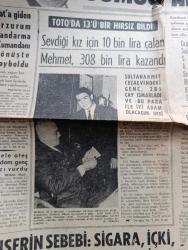Halka ve Olaylara Tercüman Gazetesi - Turkish Newspaper - 11 Aralık 1963 - Cemal Gürsel hükümet kurma görevini Adalet Partisine verdi - Ragıp Gümüşpala Başvekil - Çat'a giden Erzurum jandarma kumandalı Albay Arif Türker kayboldu - Toto'da 13'ü Hırsız Mehmet Karaharman bildi Fotoğrafı - Gönül Yazar avukat beklerken Sülün Osman geldi fotoğraf - Belediye Başkanı Haşim İşcan mazbatayı elime alana kadar çok terledim dedi Fotoğrafı - Bursalı şoförler Christina Keeler'e aşk mektubu yazdı - kanserin sebebi sigara içki çok yemek güneş ruj ve biber - Yörük Ali Efe yazan Murat Sertoğlu Yazı Dizisi - ağır işitenlere müjde güden işitme enstitüsü açıldı - Sevim Çağlayan Sevim Tanürek Felek tablosunda Kazablanka gazinosunda - Avrupa kupa galipleri Kupası - Galatasaray Zürich'e karşı son kozunu kullanacak - Fenerbahçe Linfield'i eleyebilir - Selim Soydan Fotoğrafı - son namağlubu yenen takım İzmirspor - Galatasaray bütün selahiyetleri antrenör Coşkun Özarı'ya verdi - Tevfik Ünsi'nin görüşü