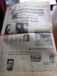 Halka ve Olaylara Tercüman Gazetesi - Turkish Newspaper - 11 Aralık 1963 - Cemal Gürsel hükümet kurma görevini Adalet Partisine verdi - Ragıp Gümüşpala Başvekil - Çat'a giden Erzurum jandarma kumandalı Albay Arif Türker kayboldu - Toto'da 13'ü Hırsız Mehmet Karaharman bildi Fotoğrafı - Gönül Yazar avukat beklerken Sülün Osman geldi fotoğraf - Belediye Başkanı Haşim İşcan mazbatayı elime alana kadar çok terledim dedi Fotoğrafı - Bursalı şoförler Christina Keeler'e aşk mektubu yazdı - kanserin sebebi sigara içki çok yemek güneş ruj ve biber - Yörük Ali Efe yazan Murat Sertoğlu Yazı Dizisi - ağır işitenlere müjde güden işitme enstitüsü açıldı - Sevim Çağlayan Sevim Tanürek Felek tablosunda Kazablanka gazinosunda - Avrupa kupa galipleri Kupası - Galatasaray Zürich'e karşı son kozunu kullanacak - Fenerbahçe Linfield'i eleyebilir - Selim Soydan Fotoğrafı - son namağlubu yenen takım İzmirspor - Galatasaray bütün selahiyetleri antrenör Coşkun Özarı'ya verdi - Tevfik Ünsi'nin görüşü