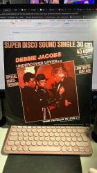 DEBBIE JACOBS - UNDERCOVER LOVER - THINK I'M FALLIN' IN LOVE - SPECIAL DISCO VERSION - MCA RECORDS 1979 - MAXI SINGLE YANİ 30 CM'LİK 45'LİK ALBÜM... - SUPER DISCO SOUND SINGLE 30 cm 45 UPM - LIMITIERTE AUFLAGE (LIMITED EDITION) - VINLY