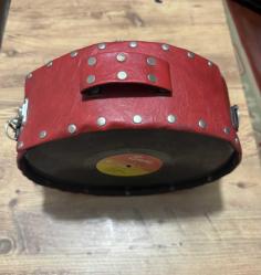 Retro Tasarım Tutma saplı zincirli Kırmızı Deri Plak Çantası Çapı 30 cm