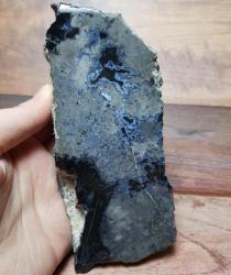 Yoğun Koyu Renkli Çubuk Akik Levha - Siyah Numune - Odaklanma, Koruma ve Derin Anlayış Taşı - Ağırlık: 383g - Benzersiz Koleksiyonluk Nadir Parça