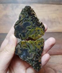 Sarı ve Yeşil Şeritli 3D Çubuk Akik, Eşsiz Jeolojik Hediye, Kalp ve Güneş Pleksusu - Ağırlık: 85g - Benzersiz Koleksiyonluk Nadir Parça Kütle