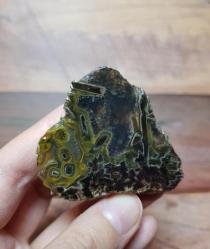 Sarı ve Yeşil Şeritli 3D Çubuk Akik, Eşsiz Jeolojik Hediye, Kalp ve Güneş Pleksusu - Ağırlık: 85g - Benzersiz Koleksiyonluk Nadir Parça Kütle