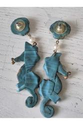 Deniz Atı Küpe Retro Dönem Ürünü. Kullanılmamış temiz durumda. Retro dönem ürünü