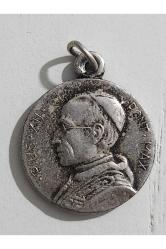 Vatikan Dini Temalı Gümüş Kolye Ucu. Orijinal dönem