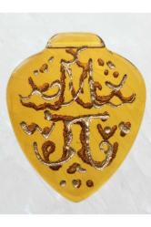 Osmanlıca Yazılı Cam Kolye Ucu Sarı. Eski döneme ait komple cam üzeri