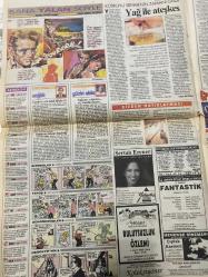 HÜRRİYET KELEBEK GAZETESİ MAGAZİN EKİ DOĞUM GÜNÜ HEDİYESİ (TURKISH NEWSPAPPER) - 29 KASIM 1995 - SADECE 4 SAYFADIR -Uğur Dündar-Ayşe Arman-Deniz Baykal-Necdet Menzir-Merve-Mehmet Ali-Haluk Şahin-Ali Namık-Aydın Özdalga-Sean Bean-Berrin Politi-Melanie Hill-Lori-Molly-Hayri Caner-Cemal Dündar-Azize Bergin-Gündüz Tezmen-Semih Cankurt-Sertab Erener-H.Schmidt-Kemal Çağlar-Güllü Çeliktaş-Binnaz Aydın-Yusuf Toker-Nursun Ünlü-A.Tahsin Çetin-Murat Akar-Esin Talinli-Aykut Çınar-Ufuk Karakoç-Gökhan Yaşar-Anjelik Uygan-Ayhan Ahiskal-Jak Fermon-Julia Roberts-Robert Duvall-Dennis Quaid-Lasse Hallstrom-Clint Eastwood-Meryl Streep-Gülen Palyaço Ağlayan Pinokyo-Keloğlan-Meg Ryan-Kevin Kline-Lawrence Kasdan-Faruk Erem-Rutkay Aziz-Stallone-Armand Assante-Diane Lane-Mel Gibson-Sophie Marceau-Martin Lawrence-Will Smith-Tea Leoni-Michael Bay-Bruce Willis-Jeremy Irons-Samuel L. Jackson-John McTiernan-Meryl Streep-Glenn Close-Jeremy Irons-Bille August-Kevin Costner-Kevin Reynolds-Denzel Washington-Gene Hackma