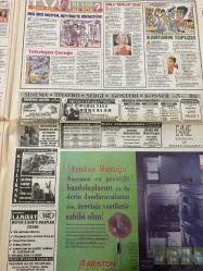 HÜRRİYET KELEBEK GAZETESİ DOĞUM GÜNÜ HEDİYESİ (TURKISH NEWSPAPPER) - 28 HAZİRAN 1996 - SADECE 4 SAYFADIR -Tori Amos-Tekin Aral-Yamaç-Azzedine Alaia-Laura-İdil Çeliker-Didem-Güngör Tezmen-Hayri Caner-Cemal Dündar-Yeşim-İkinci Yüzün Sırrı-Yamaçın gizli planları-Yeşim ve evlilik-Hülya mı Harika mı-İnci inci inciyim reytingte birinciyim-Kantarın topuzu-Fırlama Çöpçüler-Saklambaç-Bülent Ersoy Show-Ankara Müzik Festivali