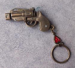 ÇANAKKALE GEÇİLMEZ YAZILI UCU SUSTALI ÇAKILI TABANCA FORMUNDA METAL ANAHTARLIK KONDİSYON YÜKSEK KOLEKSİYONLUK