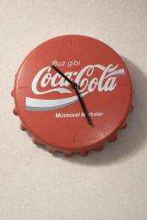 Vintage coca cola duvar saati Kapak formunda  Çalışıyor  Resimlerdeki hali ile koleksiyon Dekorluk kullanımlık   #tdkoleksiyoncocacola  #cocacolasaat #cocacolakoleksiyon