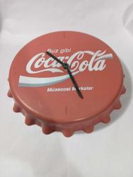 Vintage coca cola duvar saati Kapak formunda  Çalışıyor  Resimlerdeki hali ile koleksiyon Dekorluk kullanımlık   #tdkoleksiyoncocacola  #cocacolasaat #cocacolakoleksiyon