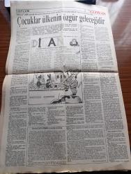 Yeni Ülke Gazetesi - Turkish Newspaper - 19 25 Temmuz 1992 - DGM savcıları gazetemizi toplatmak için olağanüstü çaba içinde - Çatışmalar şiddetlendi devlet güçlerini kaybı 36 - göz altında kayıplar çoğalıyor - tekrar Öcalan kardeşim yazan Yalçın Küçük - Şex Said'i anma gecesi - Kürt kadınları Alman radyosunda - HEP'e bölücülük suçlaması - Şehmuz Kaya'nın Devrane kaseti tüm plakçılarda - Kürt müziği ve renkleri hala yasak - 10 Temmuz günü Diyarbakır asker karıncaların işgaline uğramıştı - televizyon ve Taşdelen yazan Selim Çürükkaya - Yezidiler yazan Musa Anter - korucuların çocukları kullanılıyor - Kürdistan dindarlar birliği'nin din adamlarına çağrısı - Kazakistan'da dünyaya gelen İgor şimdi de Kürtçe şarkı söylüyor Fotoğrafı - Dilan adlı çocuk dergisi çıkardığı nedeniyle cezalandırılmak istenen Kenan Şen -  Vedat Aydın taziye ilanı - uluslararası Kürdistan festivali - Ayşe Zarakolu - 12 Eylül sürecini yaşamış emeğin bayrağı çalışanlarından Güzel Aslaner  - cezaevlerinde açlık grevi