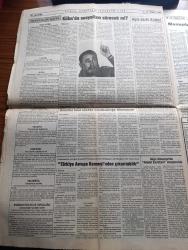 Azadi Gazetesi - Turkish Newspaper - 19 25 Mart 1992 - yürüdüler yemek boykotu yaptılar toplu vizeye çıktılar ve filli grev'e gittiler Fotoğrafı - HEP'i Meclisê çı dıkın nıvisi Ferhad Can - Avusturya Güney Kürdistan'ın Hewler kentindeki Avusturya Emine yapılan bombalı saldırıdan dolayı Irak'ı protesto etti - Şemdinli yine bombalandı - Didim Halk Kültür Derneği ile dayanışma gecesi - Kızıltepe peşmerge kampında olay - arkadaş kitabevine saldırı - iç Anadolu'da Kürtler yazan Ahmet Kızıl - Suruç belediye başkanı Salih Tekinalp - Sanıka Laze Pire û saye maran Zazaki - Said-i Nursi ve Kürt sorunu - Falxana Xalê Tosın - Çendo bextiyar karikatür - Helbestvaneki Cıwan İsmail Badi - HEP Diyarbakır İl Başkanı Hüseyin Turhallı - Newroz katliamı protestocuları yargılanıyor - Grup Ekin pavarotti'den de ikametgah ilmuhaber istiyor musunuz Fotoğrafı - insan hakları Derneği Genel sekreteri Akın Birdal Kürt sorunu en yaşamsal sorundur - evlilik hakkında kadınlar konuşuyor - Küba'da sosyalizm sürecek mi