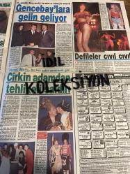 HAFTA SONU DERGİ - GAZETESİ DOĞUM GÜNÜ HEDİYESİ (TURKİSH -MAGAZINE - NEWSPAPER) - TAM TAKIM 8 SAYFADIR -  7 HAZİRAN 1991 - Sayı: 23  -Leah Sorkin-Paco Robanne-Pınar Eliçe-Sibel Gökçe-Dansöz Sibel-Tekin Akmansoy-Arzu Akmansoy-Cevat Kurtuluş-Asuhan-Ayhan Akbin-Yalçın Menteş-Nil Burak-Erol Büyükburç-Ülkü Büyükburç-Bahar Öztan-Bülent Bilgiç-Cüneyt Arkın-Seren Serengil-Erol Taş-Celal Kansu-Kadir Savun-Güzide Kasacı-Orhan Günşiray-Necla Akben-Salih Kırmızı-Ahu Tuğba-Aykut Düz-Yılmaz Köksal-Ayşegül Atik-Erhan Bozkurt-Ceylan’a abla tesellis-Küçük Ceylan-Orhan Gencebay-Orhan Gencebay-Neslihan Yavuzcan-Altan Gencebay-Azize Gencebay-Ahmet Uğurlu-Emrah-Elif Kramer-Sezer Güvenirgil-Serdar Alkan-Naim Süleymanoğlu-Irmak Kıraç-Aysel Gürel-İbrahim Tatlıses-Deniz Akbulut-Murat Özal-Serap Alkan-Saadet Gürses-Sevim Egesoy-
