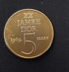 Doğu Almanya 40. Yılı Temalı 12 Adet Hatıra Madalya (Kitapçıkta)