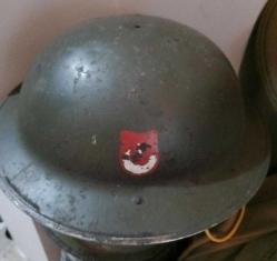 Kore Savaşı Türk Askeri Miğferi.  İkinci Dünya Savaşı Dönemi İngiliz Miğferi Türk Ordusunca da Kullanılmaya Başlanmış,  Türk Askeri ve Subayları Tarafından Kore Savaşı sonrasında da Kullanılmaya devam etmiştir..koleksiyonluk bir ürün.