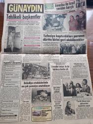 Günaydın Gazetesi - Turkish Newspaper - 14 Ocak 1982 - Türkiye'de bulunan Avrupalı parlamenterlere tavsiyemiz Bir de halkı dinleyin - Türkiye hakkında demokrasi raporu verecek olan heyet Türkiye'yi 12 Eylül öncesi savaş alanına döndüren eski parlamenterler ile görüştü - Randevuevinde yakalanan 7 kadından 4'ü evli çıktı Fotoğrafı - İngiltere başbakanı bayan Thatcher'in oğlu cezayir'de kayboldu - Suudi Arabistanlı Petrol şeyhinin oğlu İstanbul'da Türk kızı İkliz Erton ile evlendi Fotoğrafı - MHP duruşmasında Berker İnanoğlu tahliye edildi fotoğraf - Ali Han Ve Rita Hayworth'un kızı Yasemin Han dünyanın en iyi giyinen kadını seçildi fotoğraf - dolar değer kazandıkça altın düşüyor - geçtiğimiz yıl 10 bin Alman ailesi avustralya'ya göç etti - Renault - 1981 TV yıldızları yarışması birincileri - Ahmet Özhan İbrahim Tatlıses Uğur Dündar Cihan Ünal Fotoğrafı - Yargılanan Tarık Akan'ın dünkü duruşmasında şöhretler  Bülent Ersoy Halit Kıvanç Gülşen Bubikoğlu İbrahim Tatlıses tanıklık yaptı foto