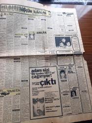 Günaydın Gazetesi - Turkish Newspaper - 5 Ocak 1977 - Türkiye'ye hem petrol hem dolar akacak - Iraklılar Süleyman Demirel'i altın yaldızlı koltuğa oturttular Fotoğrafı - Boksör Muhammed Ali Clay 35 milyon lira tazminat verip karısından boşandı Fotoğrafı - Kozan Hastanesi Başhekimi olan Doktor Ahmet Karadağ hastanede koma halinde yatarken görülüyor Fotoğrafı - İki günde 83 şişe şarabı su gibi içtiler Fotoğrafı - Bir tombalacı 225 karton kaçak sigara ile yakalandı - Düdüklü tencere yazan Necati Zincirkıran - Tan turizm - küçük ilanlar - televizyonda en çok sevilen spiker Erkan Oyal'ın başını kaşıyacak vakti yok Fotoğrafı - Nokta ve Virgülün güldürüleri makas yedi Fotoğrafı - yılbaşı ve televizyonumuz yazan Uğur Dündar - hafif batı müziği programında 5 parça ile ekrana gelecek olan Sibel Egemen Fotoğrafı - açık oturum yabancı sermaye yatırımları tartışılacak - Şinasi Ertan Feyyaz Berker Sakıp Sabancı Profesör Doktor Memduh Yaşa ve Memdullah Gezgin birlikte görülüyor Fotoğrafı - hayat yolu