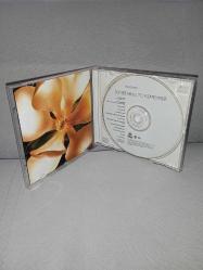 Cd Madonna something to remember albümü. Orijinal. Dinlemeyi etkilemeyen çizikler var sorunsuz çalışıyor. kartonet temiz. koleksiyonluk
