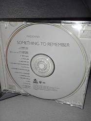 Cd Madonna something to remember albümü. Orijinal. Dinlemeyi etkilemeyen çizikler var sorunsuz çalışıyor. kartonet temiz. koleksiyonluk