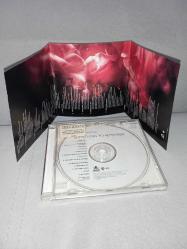 Cd Madonna something to remember albümü. Orijinal. Dinlemeyi etkilemeyen çizikler var sorunsuz çalışıyor. kartonet temiz. koleksiyonluk