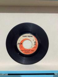 YILDIZ TEZCAN YOLLADIM YARI YOLA FIRAT KENARINDA YÜZEN KAYIKLAR 45 LİK PLAK