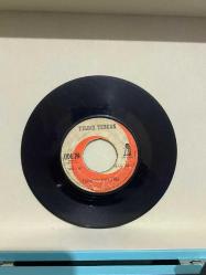 YILDIZ TEZCAN YOLLADIM YARI YOLA FIRAT KENARINDA YÜZEN KAYIKLAR 45 LİK PLAK