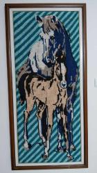 LOT.12 » Büyük Boy El İşçiliği Etamin Goblen – Asaletin ve Gücün Sembolü At Figürü (68x140 cm)