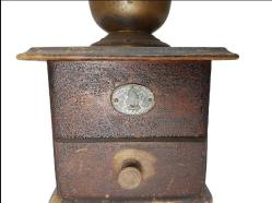 KAHVE DEĞİRMENİ, OSMANLI DÖNEMİ AHŞAP KAHVE DEĞİRMENİ  1900'LERDEN, AVRUPA YAPIMI, AHŞAP KASALI,  KÖŞELERİ KIRLANGIÇ GEÇME NADİR FORMDA VE YÜKSEK KONDİSYONDA KAHVE DEĞİRMENİ YÜKSEKLİK: 26,5 CM GENİŞLİK X DERİNLİK: 15,5 X 15,5 CM