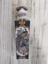 ANTİKA JAPON PORSELEN VAZO ÖLÇÜLERİ 20CM 6CM 5CM ÇOK İNCE BİR YAPISI VARDIR DÖNEMİNİN YILDZLARINDAN