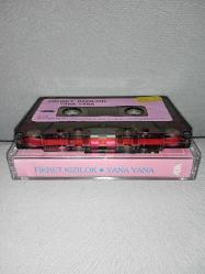 Kaset Fikret Kızılok yana yana albümü. Orijinal 1989 Ada Müzik Kağıt Baskı. Kartonet birbirine yapışık kaset sorunsuz çalışıyor