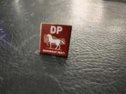 DEMOKRAT PARTİ ROZETİ ( DP ) No28
