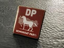 DEMOKRAT PARTİ ROZETİ ( DP ) No28