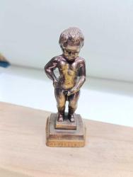 K412-----PİRİNÇ DÖKÜM BRÜKSEL ÇOCUK HEYKELİ-FİGÜR