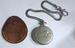 SERKİSOF MARKA T.C.D.D. TRENLİ KURMALI KÖSTEKLİ CEP SAATİ FAAL ÇALIŞIR DURUMDA ( DERİ TAŞIMA KILIFI HEDİYE )