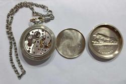 SERKİSOF MARKA T.C.D.D. TRENLİ KURMALI KÖSTEKLİ CEP SAATİ FAAL ÇALIŞIR DURUMDA ( DERİ TAŞIMA KILIFI HEDİYE )