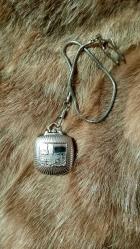 Gümüş OMAX Kabe Detaylı Köstekli Saat Kusursuz Durumda