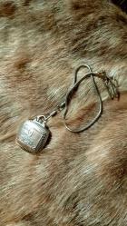 Gümüş OMAX Kabe Detaylı Köstekli Saat Kusursuz Durumda