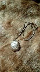 Gümüş OMAX Kabe Detaylı Köstekli Saat Kusursuz Durumda