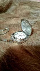 Gümüş OMAX Kabe Detaylı Köstekli Saat Kusursuz Durumda