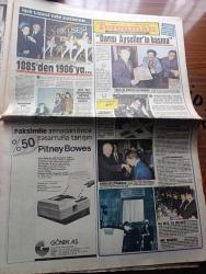 Halka ve Olaylara Tercüman Gazetesi - Turkish Newspaper - 15 Aralık 1986 - Süleyman Demirel Tercümana açıkladı yasakta ısrar husumet ilanıdır dedi - ilk defa ay yıldızlı formayı giyen Naim Süleymanoğlu Anıtkabir'de şampiyonluk sözü verdi Fotoğrafı - Hüsamettin Cindoruk'tan Turgut Özal'a Yeni isim pişkin - din ve ilericilik yazan Nazlı Ilıcak - yarından korkan gençlik yazan Cemal Aydın yazı dizisi - Lee Cooper yılda 21 milyon satıyor - Said Nursi Fatih türbesinde dua ederken fotoğraf - Naim Süleymanoğlu Kenan Evren'in elini öptü Fotoğrafı - Vural Arıkan Turgut Özal'a meclisi terk ettirdi - İnci sinemasındaki toplantıya katılan Mehmet Ali Aybar Doğu Perinçek ve Yalçın Küçük de toplantıda konuştu Fotoğrafı - CHP'lilerin bildirisinden Bülent Ecevit'e eleştiri çıktı - Metin Dilli sordu Zeki Müren cevapladı - televizyonda bugün - voleybol Avrupa şampiyon kulüpler kupası'nda Eczacıbaşı yarı finalde - Galatasaray deplasmanda Kocaelispor'u yendi - Uğur Tütüneker - Selçuk Yula fotoğraf