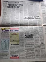 Halka ve Olaylara Tercüman Gazetesi - Turkish Newspaper - 15 Aralık 1986 - Süleyman Demirel Tercümana açıkladı yasakta ısrar husumet ilanıdır dedi - ilk defa ay yıldızlı formayı giyen Naim Süleymanoğlu Anıtkabir'de şampiyonluk sözü verdi Fotoğrafı - Hüsamettin Cindoruk'tan Turgut Özal'a Yeni isim pişkin - din ve ilericilik yazan Nazlı Ilıcak - yarından korkan gençlik yazan Cemal Aydın yazı dizisi - Lee Cooper yılda 21 milyon satıyor - Said Nursi Fatih türbesinde dua ederken fotoğraf - Naim Süleymanoğlu Kenan Evren'in elini öptü Fotoğrafı - Vural Arıkan Turgut Özal'a meclisi terk ettirdi - İnci sinemasındaki toplantıya katılan Mehmet Ali Aybar Doğu Perinçek ve Yalçın Küçük de toplantıda konuştu Fotoğrafı - CHP'lilerin bildirisinden Bülent Ecevit'e eleştiri çıktı - Metin Dilli sordu Zeki Müren cevapladı - televizyonda bugün - voleybol Avrupa şampiyon kulüpler kupası'nda Eczacıbaşı yarı finalde - Galatasaray deplasmanda Kocaelispor'u yendi - Uğur Tütüneker - Selçuk Yula fotoğraf