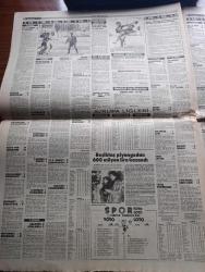 Halka ve Olaylara Tercüman Gazetesi - Turkish Newspaper - 15 Aralık 1986 - Süleyman Demirel Tercümana açıkladı yasakta ısrar husumet ilanıdır dedi - ilk defa ay yıldızlı formayı giyen Naim Süleymanoğlu Anıtkabir'de şampiyonluk sözü verdi Fotoğrafı - Hüsamettin Cindoruk'tan Turgut Özal'a Yeni isim pişkin - din ve ilericilik yazan Nazlı Ilıcak - yarından korkan gençlik yazan Cemal Aydın yazı dizisi - Lee Cooper yılda 21 milyon satıyor - Said Nursi Fatih türbesinde dua ederken fotoğraf - Naim Süleymanoğlu Kenan Evren'in elini öptü Fotoğrafı - Vural Arıkan Turgut Özal'a meclisi terk ettirdi - İnci sinemasındaki toplantıya katılan Mehmet Ali Aybar Doğu Perinçek ve Yalçın Küçük de toplantıda konuştu Fotoğrafı - CHP'lilerin bildirisinden Bülent Ecevit'e eleştiri çıktı - Metin Dilli sordu Zeki Müren cevapladı - televizyonda bugün - voleybol Avrupa şampiyon kulüpler kupası'nda Eczacıbaşı yarı finalde - Galatasaray deplasmanda Kocaelispor'u yendi - Uğur Tütüneker - Selçuk Yula fotoğraf