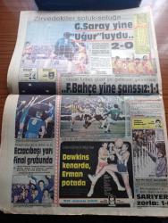 Halka ve Olaylara Tercüman Gazetesi - Turkish Newspaper - 15 Aralık 1986 - Süleyman Demirel Tercümana açıkladı yasakta ısrar husumet ilanıdır dedi - ilk defa ay yıldızlı formayı giyen Naim Süleymanoğlu Anıtkabir'de şampiyonluk sözü verdi Fotoğrafı - Hüsamettin Cindoruk'tan Turgut Özal'a Yeni isim pişkin - din ve ilericilik yazan Nazlı Ilıcak - yarından korkan gençlik yazan Cemal Aydın yazı dizisi - Lee Cooper yılda 21 milyon satıyor - Said Nursi Fatih türbesinde dua ederken fotoğraf - Naim Süleymanoğlu Kenan Evren'in elini öptü Fotoğrafı - Vural Arıkan Turgut Özal'a meclisi terk ettirdi - İnci sinemasındaki toplantıya katılan Mehmet Ali Aybar Doğu Perinçek ve Yalçın Küçük de toplantıda konuştu Fotoğrafı - CHP'lilerin bildirisinden Bülent Ecevit'e eleştiri çıktı - Metin Dilli sordu Zeki Müren cevapladı - televizyonda bugün - voleybol Avrupa şampiyon kulüpler kupası'nda Eczacıbaşı yarı finalde - Galatasaray deplasmanda Kocaelispor'u yendi - Uğur Tütüneker - Selçuk Yula fotoğraf