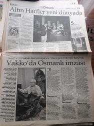 Hürriyet Osmanlı Gazetesi - Turkish Newspaper - 18 Ekim 1999 - 700 yıllık uzun yürüyüş yazan Murat Bardakçı - Üçüncü Roma imparatorluğu yazan İlber Ortaylı - bürokrasi kapısı Malazgirt yazan Erhan Afyoncu - Osmanlı'da sanayi sabunla başladı  yazan Gülden Sarıyıldız - Teşvikiyeyi teşvik etmişlerdi yazan Burak Çetintaş - Osmanlı Gazetesi Mimar Sinan'ın hamamına sponsor - ilk paparazzi minyatürcüler  yazan Günay Kut - Osmanlı'da feminist yayınlar yazan Zehra Toska - bir hanedanın dramı yazan Murat Bardakçı - mantıdan hamburgere yazan Turgut Kut - İstanbul'un ilk Işıkarası yazan Ekmeleddin İhsanoğlu - Padişah Best Seller'ları yazan Filiz Çağman - batılılaşma iflas getirdi yazan Ali Akyıldız - şiir gibi sözlükler yazan Günay Kut - 19. Yüzyıl gümüş leğen ibrik Sadberk Hanım müzesi koç - Sümerbank - Osmanlı'nın başkentleri - sarayın lojman mahallesi - cüzdandaki banknotun tarihi - Vakko dekor - şair Nigar - mektepli kadının dergisi mektepli Fotoğrafı - sarayda toplu sünnetler - Sakıp Sabancı