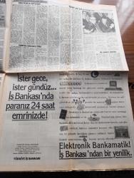 Hürriyet Gazetesi - Turkish Newspaper - 30 Mayıs 1988 - MİT operasyonunda varan 5 Atilla Aytek de tırpanlandı Fotoğrafı - Türkiye'de aranan Alaattin Çakıcı'yı İsviçre'de bulduk - Alaattin Çakıcı Uğur Dündar'a Oral Çelik olayından söz etti Fotoğrafı - İstanbul'un fethi gününde çağdışı çarşaflı kadınlar  Fotoğrafı - Kıbrıs Ermeniler ve Kafkasya konularında tedirginiz - Kaddafi'den Hafize Özal'a Fatiha - Galatasaray şampiyonluk coşkusunu taraftarıyla kutladı - Gümülcine yine karıştı iki camiye bomba - Diyarbakır Atatürk stadı'nda konser veren İbrahim Tatlıses'e teneke kutu atıldı Fotoğrafı - geceyi bekleyen ışıklar röportaj Leyla İsmier - Herkes SSK'yı talan ediyor - bayan Semra Özal'ı Rüştü Saraçoğlu uçurdu - genelevde AIDS kol geziyor - Yaşar Holding'le Mayasan Pınar markası yüzünden kapıştı - tekvandoda hem erkeklerde hem kızlarda Avrupa şampiyonu olduk Fotoğrafı - Malatyaspor 5 Beşiktaş 3 - Galatasaray'ın şampiyonluk kupası'nda şampanya Fotoğrafı - Galatasaray 29 yılda 8 şampiyonluk