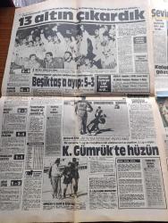 Hürriyet Gazetesi - Turkish Newspaper - 30 Mayıs 1988 - MİT operasyonunda varan 5 Atilla Aytek de tırpanlandı Fotoğrafı - Türkiye'de aranan Alaattin Çakıcı'yı İsviçre'de bulduk - Alaattin Çakıcı Uğur Dündar'a Oral Çelik olayından söz etti Fotoğrafı - İstanbul'un fethi gününde çağdışı çarşaflı kadınlar  Fotoğrafı - Kıbrıs Ermeniler ve Kafkasya konularında tedirginiz - Kaddafi'den Hafize Özal'a Fatiha - Galatasaray şampiyonluk coşkusunu taraftarıyla kutladı - Gümülcine yine karıştı iki camiye bomba - Diyarbakır Atatürk stadı'nda konser veren İbrahim Tatlıses'e teneke kutu atıldı Fotoğrafı - geceyi bekleyen ışıklar röportaj Leyla İsmier - Herkes SSK'yı talan ediyor - bayan Semra Özal'ı Rüştü Saraçoğlu uçurdu - genelevde AIDS kol geziyor - Yaşar Holding'le Mayasan Pınar markası yüzünden kapıştı - tekvandoda hem erkeklerde hem kızlarda Avrupa şampiyonu olduk Fotoğrafı - Malatyaspor 5 Beşiktaş 3 - Galatasaray'ın şampiyonluk kupası'nda şampanya Fotoğrafı - Galatasaray 29 yılda 8 şampiyonluk