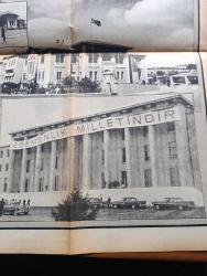 Milliyet 50. Yıl Gazetesi - Turkish Newspaper - 29 Ekim 1973 - İsmet İnönü Cumhuriyeti ilan eden kanunu Atatürk söyledi Ben yazdım Fotoğrafı - Cevdet Sunay 50 yılda çok sıkıntı çektik ama hepsini de yendik Fotoğrafı - Fahri Korutürk Türkiye'yi sosyal ve ekonomik sınavlar bekliyor Fotoğrafı - Cumhuriyeti nasıl ilan ettik - Celal Bayar rahatsız bulunduğunu söyleyerek düşüncelerini özür dileyerek açıklamamıştır - Elli Yılda Türk halkı üç kat büyüdü - nüfusun dağılış oranı - erkeklerin %70'i kadınların ise %50'si okur yazar - okuma yazma oranı tablosu - Cumhuriyet Türk tarihinde en köklü eğitim reformlarının yapıldığı dönemdir - nüfusun gelişimi tablo - 50. Yıl marşı söz Bekir Sıtkı Erdoğan müzik Necil Kazım Akses - 1923 meclisinde 1973 meclisinde fotoğraflar - enflasyon ve devalüasyon - para ve bankacılık - elektrik üretimi yılda %12 artıyor ve yetmiyor - 1970'lerde sanayi ilk olarak tarımı geride bıraktı - Her bin kişiye 4 araba ve 16 telefon düşüyor - tarım yerine sanayi